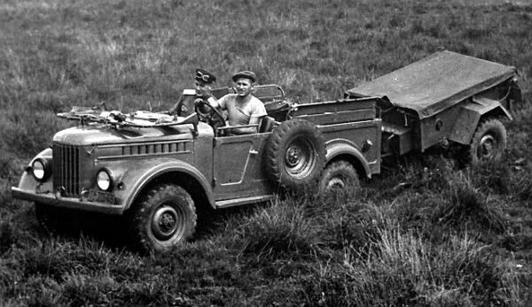 GAZ-69M:轻形卡车型，其外表和基本型一样，车身后方有左右各一的长椅