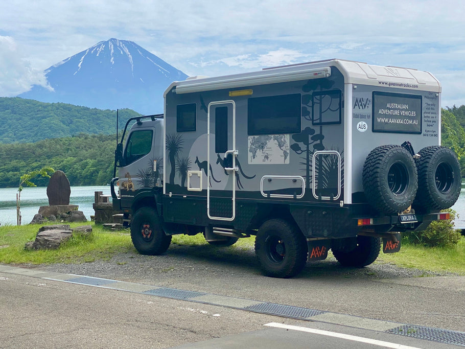 Kym Bolton的Fuso Global Xplorer在日本富士山附近资料图