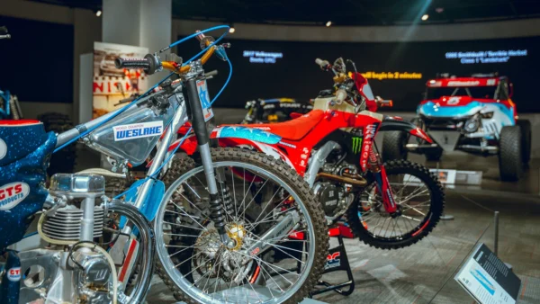 彼特森Legends of the Dirt展中的越野摩托车