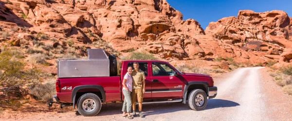 Karen Catchpole和Eric Mohl与雪佛兰Silverado 2500HD