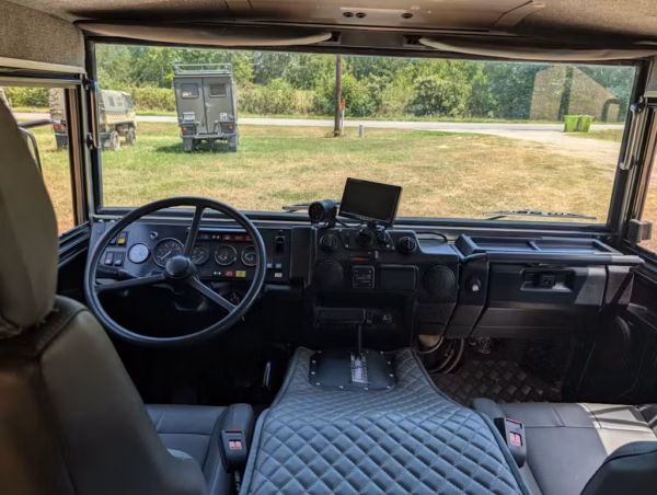 Pinzgauer 716K驾驶舱，SGB All-Terrain整备后换过的内饰