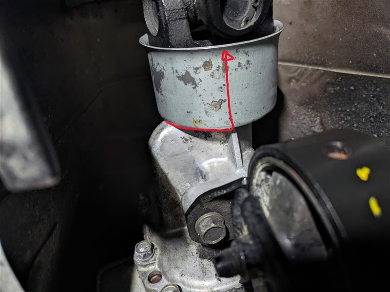 灰色金属滤清器部件及红色标记特写
