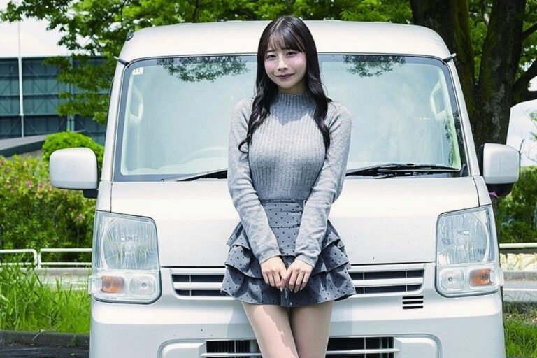 油管美女博主把报废的NV100 Clipper改成直播基地