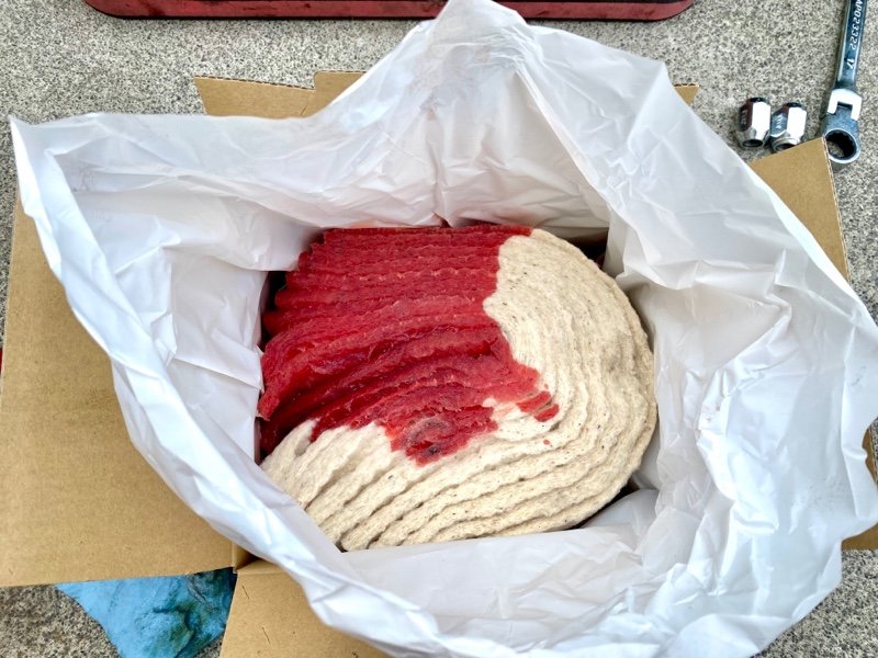 纸箱白纸中装红白双色层叠海绵块