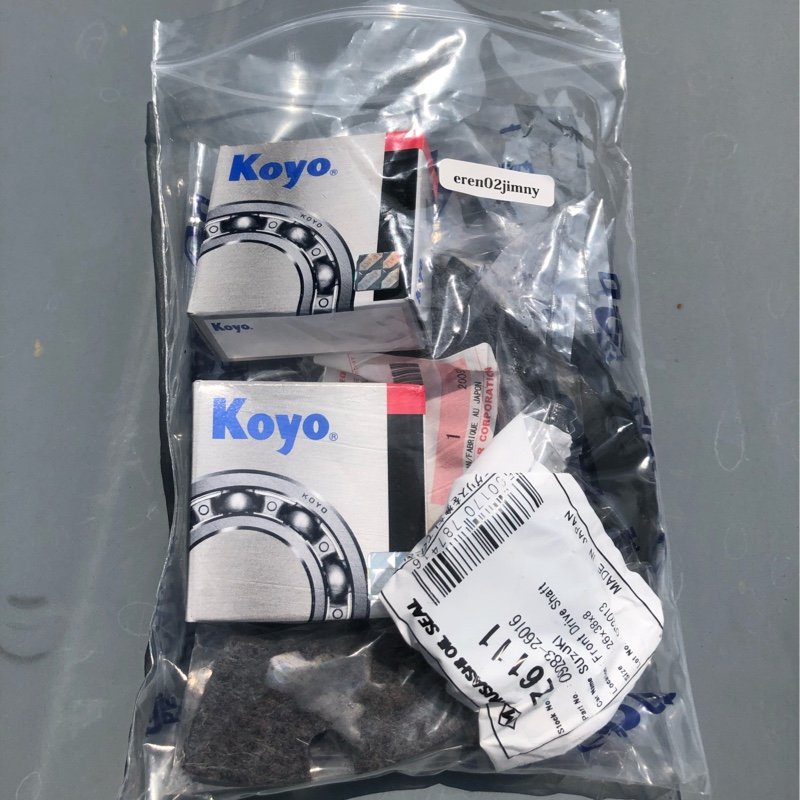 透明袋内装有两个Koyo轴承盒及单据